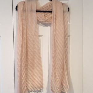 Crimped peach scarf